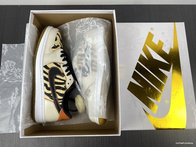 OG DH6932-100 Low of 1 Year Tiger the Air Jordan 0720